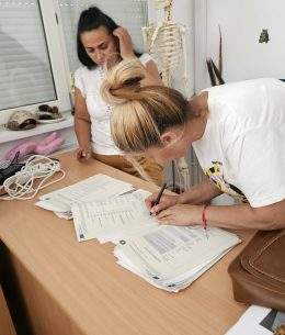 Sprijin pentru elevii din Măcin și Însurăței: Ghiozdane echipate cu materiale la început de an școlar